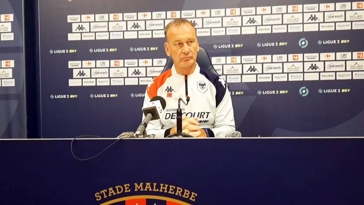 Jean-Marc furlan en conférence de presse avant le déplacement à Laval