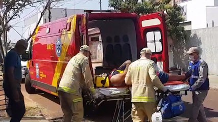 Homem "trava" coluna após levantar objeto de concreto e precisa ser socorrido pelo Siate