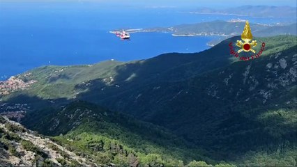 Elba, elicottero dei vigili del fuoco sul Monte Capanne per soccorrere una donna ferita / Video