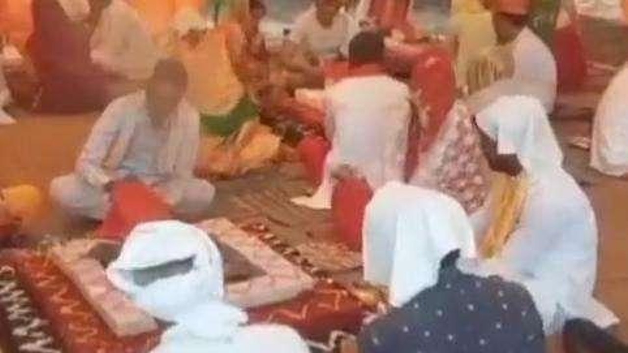 गुना : 108 सुंदरकांड पाठ हवनशांति भंडारे के साथ हुआ समापन, यजमानों दिए स्मृति चिन्ह