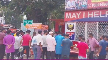 पूर्णिया: रक्षाबंधन के मौके पर ट्रैफिक नियमों को लेकर हेलमेट वितरण किया गया