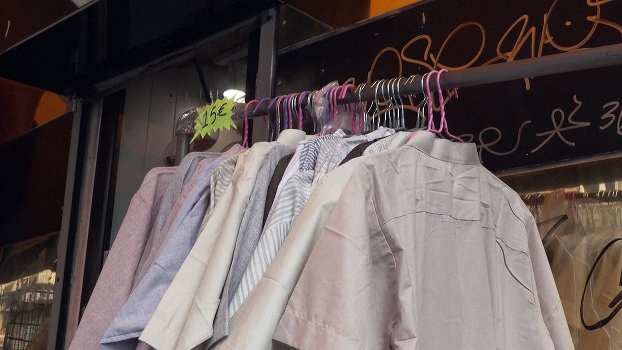 Alunos com abayas e qamis não entrarão em sala a partir de segunda na França