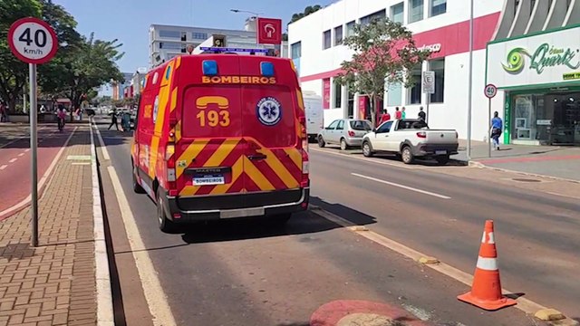 Colisão frontal entre patinetes é registrada na Avenida Brasil e jovem fica ferido