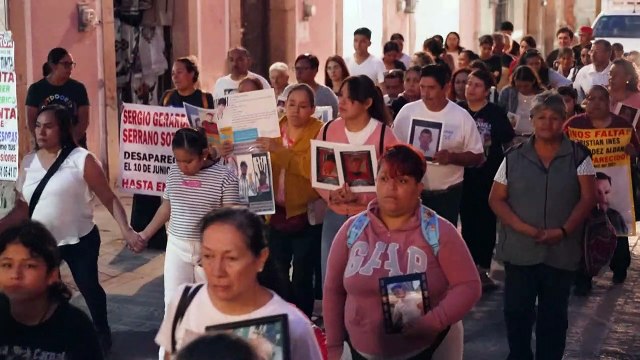 Familiares marchan en silencio en memoria de miles de desaparecidos en México