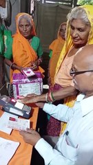खाद्य सुरक्षा योजना-लाभार्थियों के घिसे अंगूठे,पोस मशीन पर नहीं हो रहा सत्यापन,भटक रहे हैं लाभार्थी,देखें  इस विडियो में पूरा मामला
