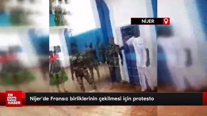 Nijer’de Fransız birliklerinin çekilmesi için protesto