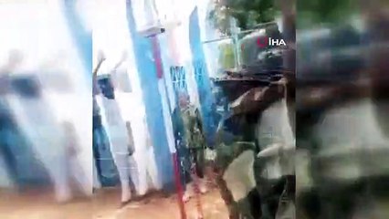 Nijer'de Fransız birliklerinin çekilmesi için protesto düzenlendi