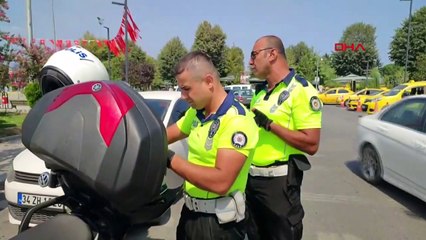 Düzce'de Otomobilde Unutulan Çocuklar Polis Tarafından Kurtarıldı