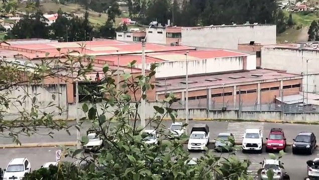 Reos de la cárcel del Turi tienen a policías y guías penitenciarios retenidos