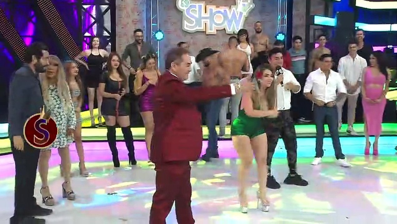 Datsy hace masaje extremo a su primo