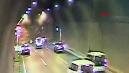 La benne du camion a heurté la plaque DMI à Karşıyaka