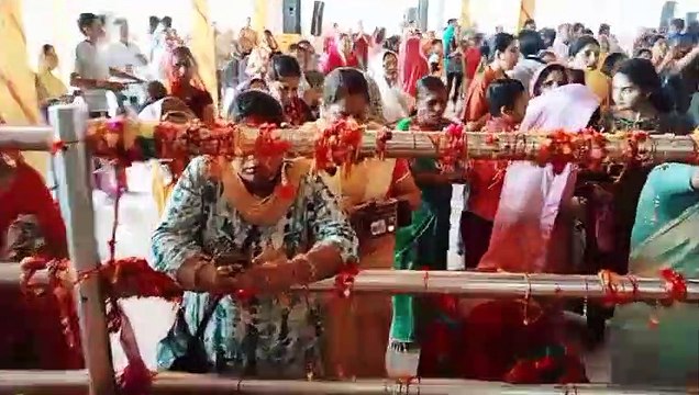 ठाकुरजी को अर्पित किया स्नेह का धागा