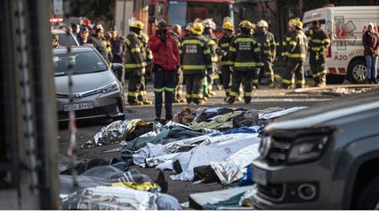 70 personas murieron en mortal incendio en Johannesburgo, Sudáfrica