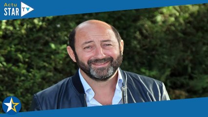 Kad Merad change radicalement de tête et ne ressemble plus du tout à ça