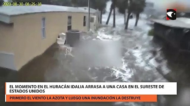 El momento en el huracán idalia arrasa a una casa en el sureste de estados unidos