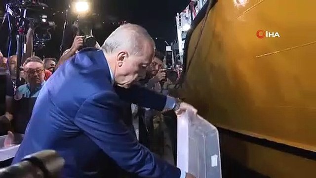 Président Erdogan： ＂Nous fournissons toutes sortes de soutiens à l'installation de truites dans la zone sismique＂