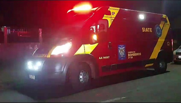 Adolescente fica ferido ao ser atropelado por carro na Avenida Américas