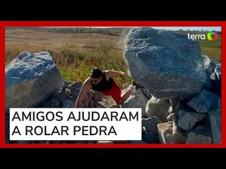 Rocha de três toneladas cai sobre homem que posava para foto no Ceará