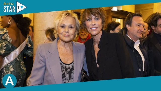 Comme un parfum d'été Muriel Robin et sa femme Anne Le Nen heureuses en vacances, tendres photos