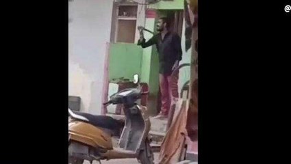 इंदौर में तलवार लेकर बदमाश ने मचाया आतंक, वीडियो हुआ वायरल