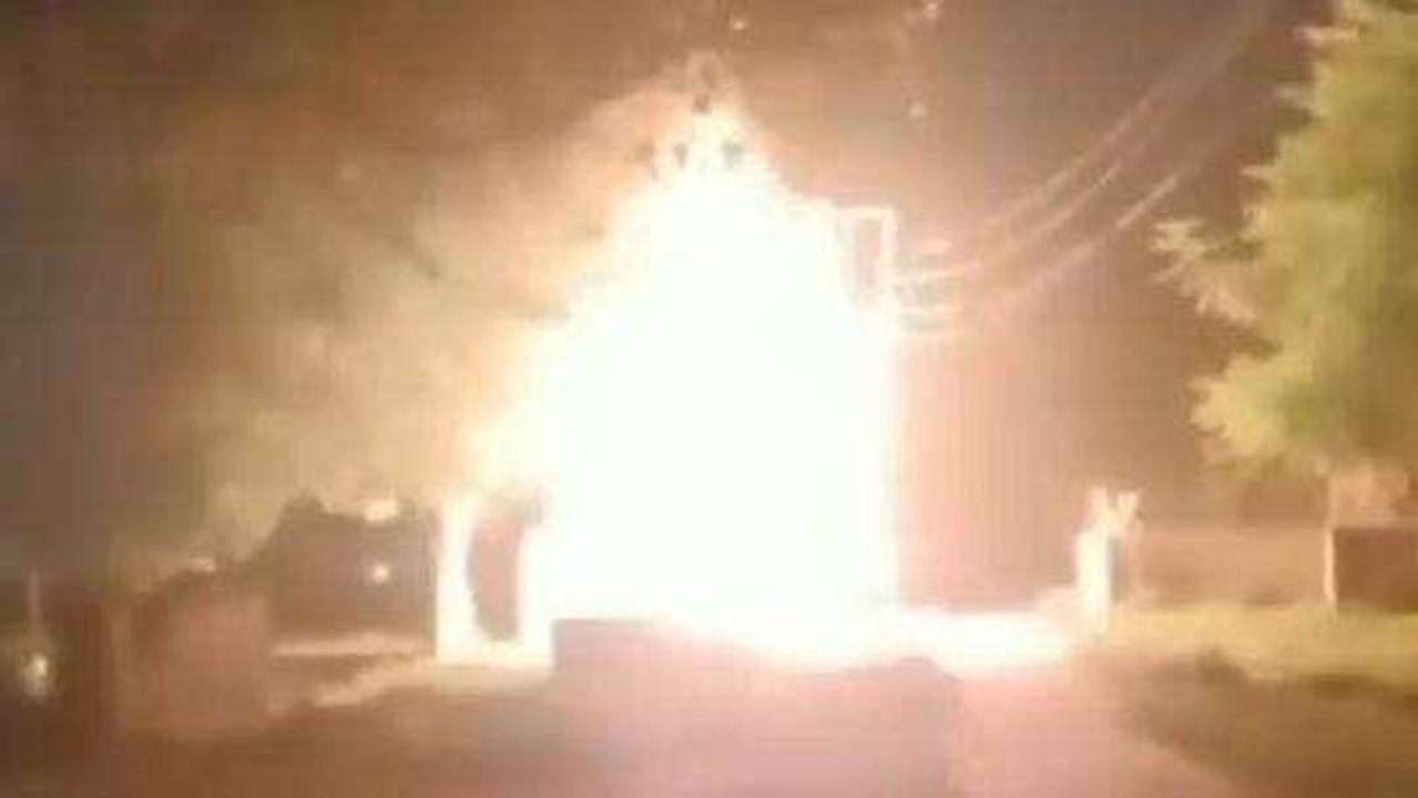 मिर्ज़ापुर: ट्रांसफार्मर में शार्ट सर्किट से लगी भीषण लगा, इलाके की विद्युत सप्लाई हुई ठप