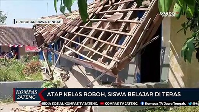 Atap Kelas Roboh, Siswa Belajar di Teras