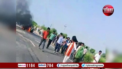 下载视频: Road Accident: ट्रेलर की टक्कर से बस में जा घुसी कार, जिंदा जला युवक