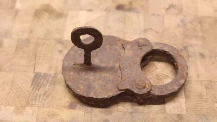 Very Rusty Lock Restoration. Padlock of the 19th century