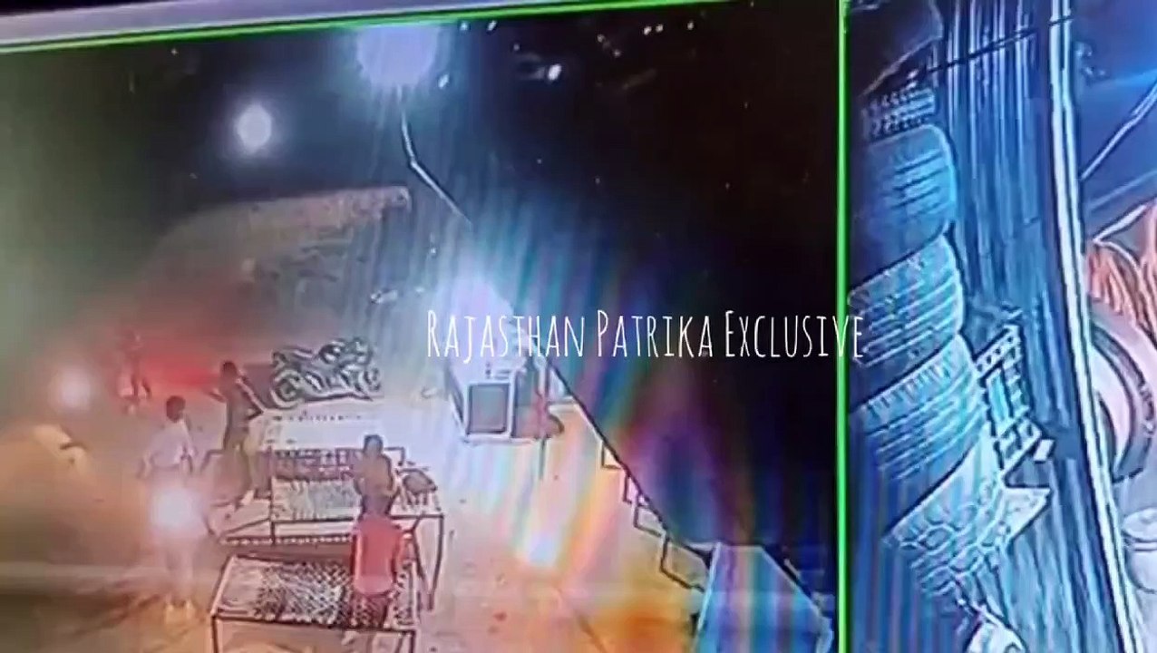 वाह रे पुलिस, मारपीट-लूटपाट, आगजनी का CCTV फुटे...