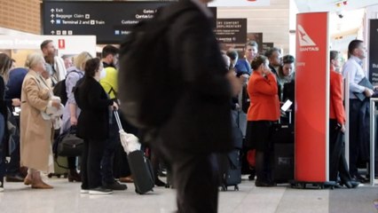 Qantas to be investigated by Australian competition watchdog