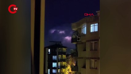 İstanbul'da 'elektrik fırtınası' gökyüzünü aydınlattı