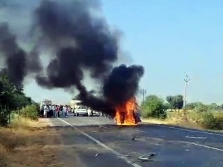 राजस्थान के इस हाई-वे पर कार में जिंदा जल गया चालक, हादसे की पढ़ें पूरी खबर, Video भी