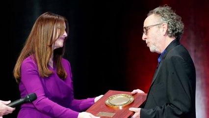 GALA VIDÉO - Monica Bellucci amoureuse de Tim Burton malgré la distance : “On se retrouve quand on peut, mais beaucoup”