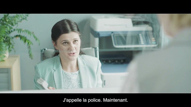 Une femme sur le toit EXTRAIT VO Le hold up