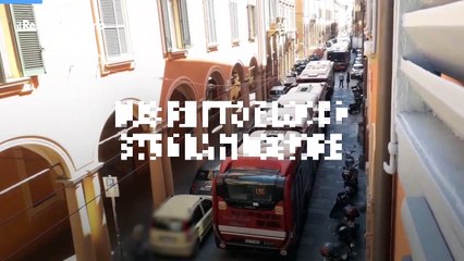 Bus rotto blocca strada Maggiore, il video