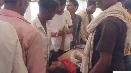 भांडेर: अनियंत्रित कार ने मारी जोरदार टक्कर, बाईंक चालक 3 लोग घायल