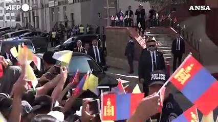 Télécharger la video: Papa Francesco in Mongolia, accolto dalla comunita' cattolica