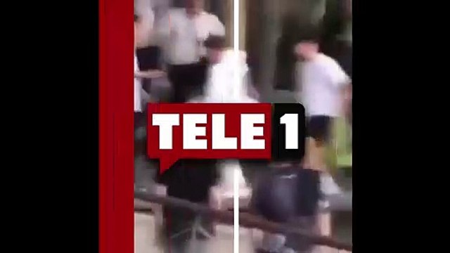 Özel güvenlik görevlisi kavga eden gençlerden birini kaldırıp yere vurdu