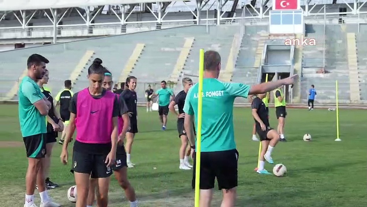 Ankara Büyükşehir Belediyesi FOMGET Kadın Futbol Takımı Şampiyonlar Ligi'ne Hazırlanıyor