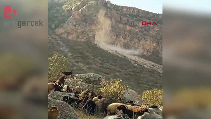 Siirt'te depremde kopan kaya parçaları kamerada
