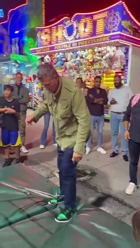 Bobo Vieri torna a Prato e si diverte al luna park di viale Marconi