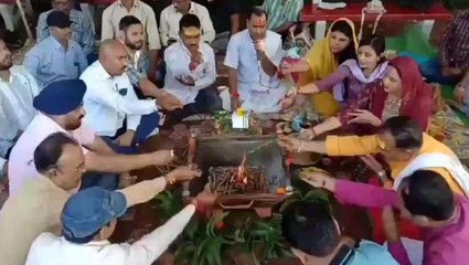 अनोखा प्रदर्शन: हड़ताल पर बैठे पटवारियों ने दी आहुति,देखें Video