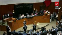 Reciben con aplausos a Beatriz Paredes en la Cámara de Senadores