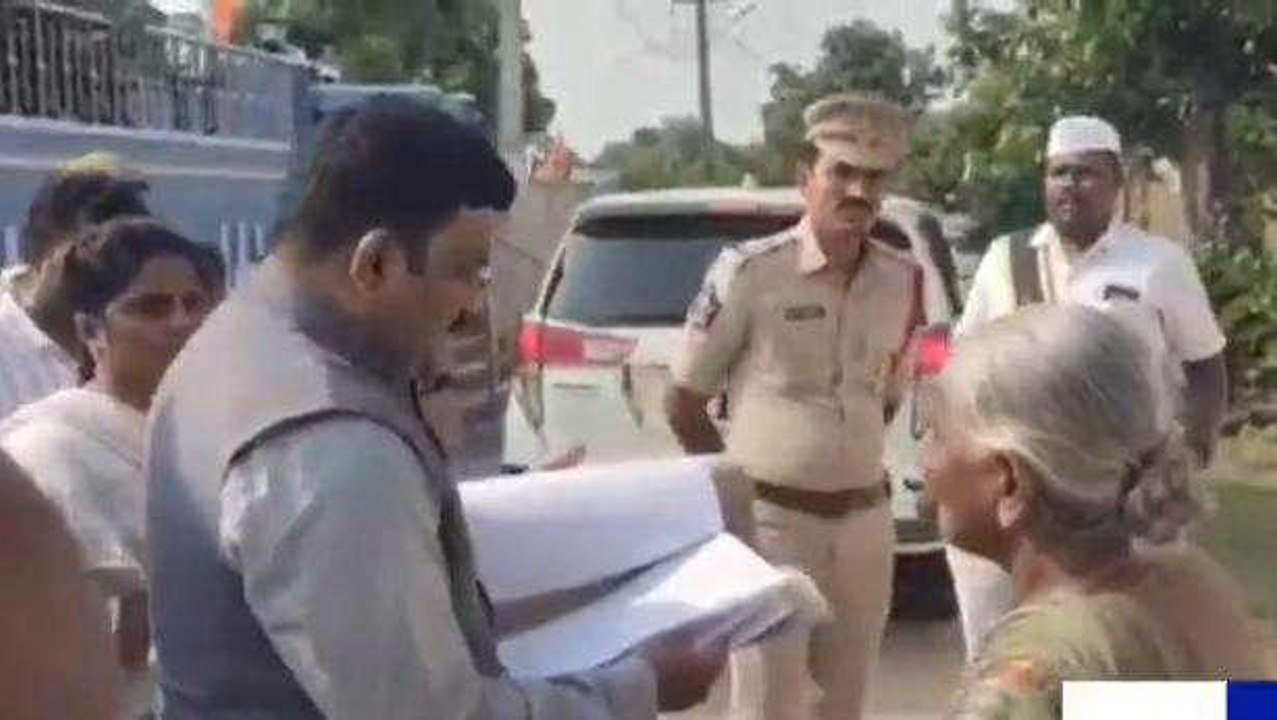 బాపట్ల జిల్లా: రంగంలోకి దిగిన కలెక్టర్... స్వయంగా తనిఖీ
