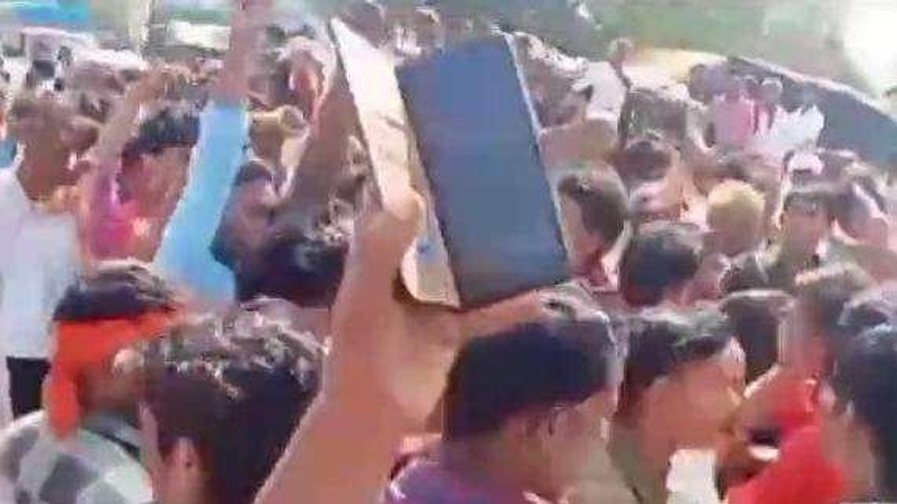 श्योपुर: पशु चरवाहे की लाश जंगल में पेड़ पर लटकी हुई मिली, दर्ज किया मामला