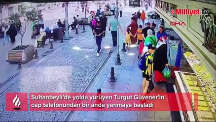 Sultanbeyli'de yolda yürüyen vatandaşın cep telefonu yandı