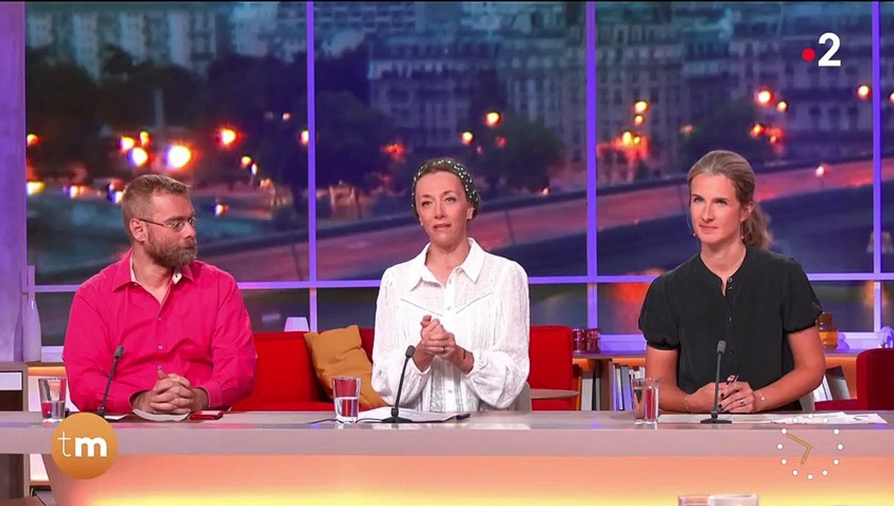 Laurie Delhostal de retour à la télé après avoir combattu son cancer du sein. "Télématin", France 2