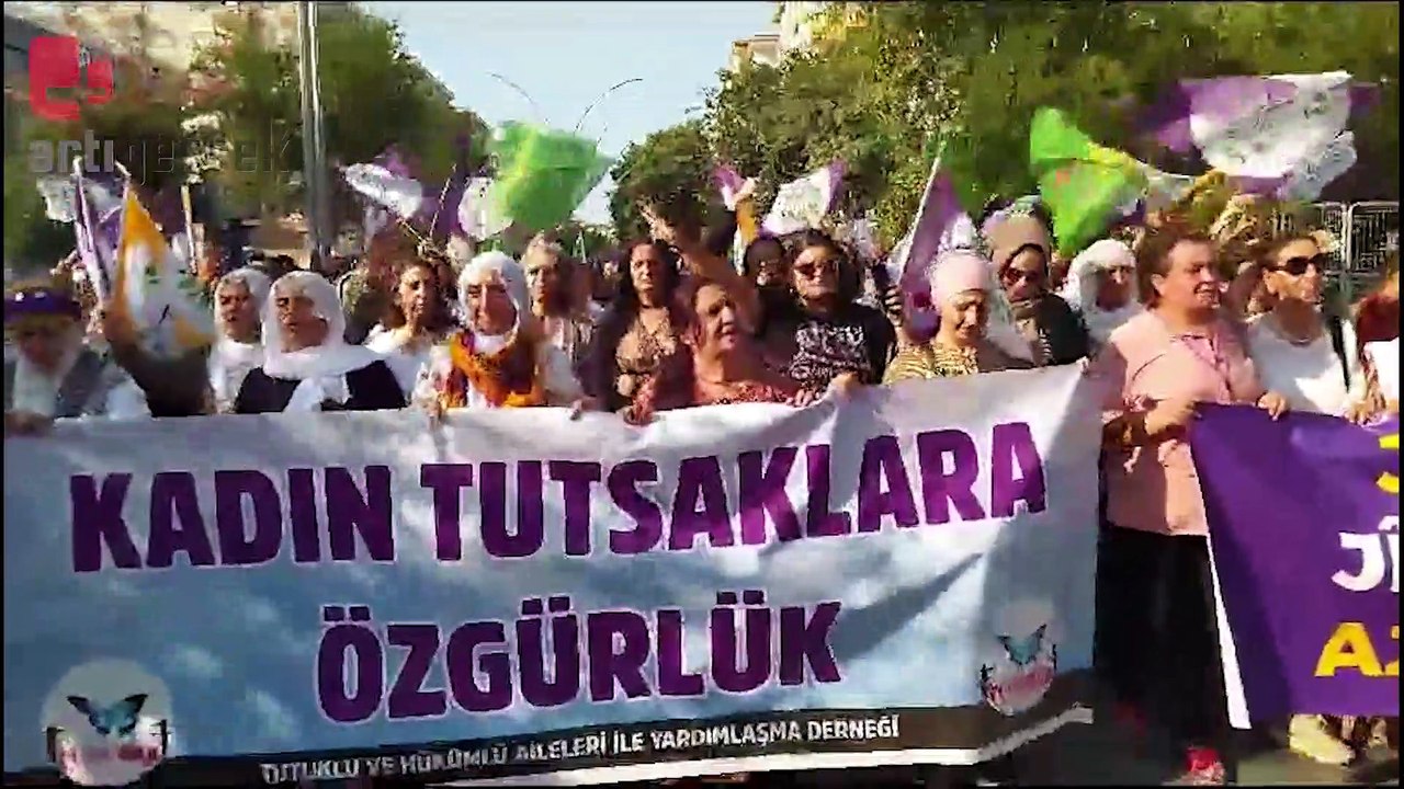 1 Eylül Dünya Barış Günü mitingi 'Jin, jiyan, azadî' sloganlarıyla başladı