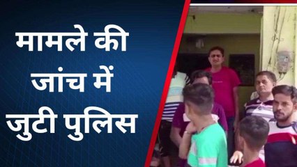 फिरोजाबाद: चूड़ी के गोदाम से दो अज्ञात चोरों ने माल व नगदी की पार, घटना मोबाइल में कैद