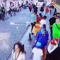 Yolda yürürken cep telefonu yandı